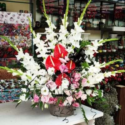 سبد گل برای سر مزار فوت پدر